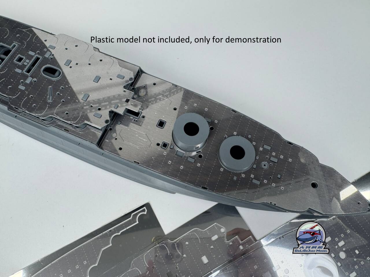 Металлическая колода в масштаб – обзор и цена Model Kit Uss Arizona