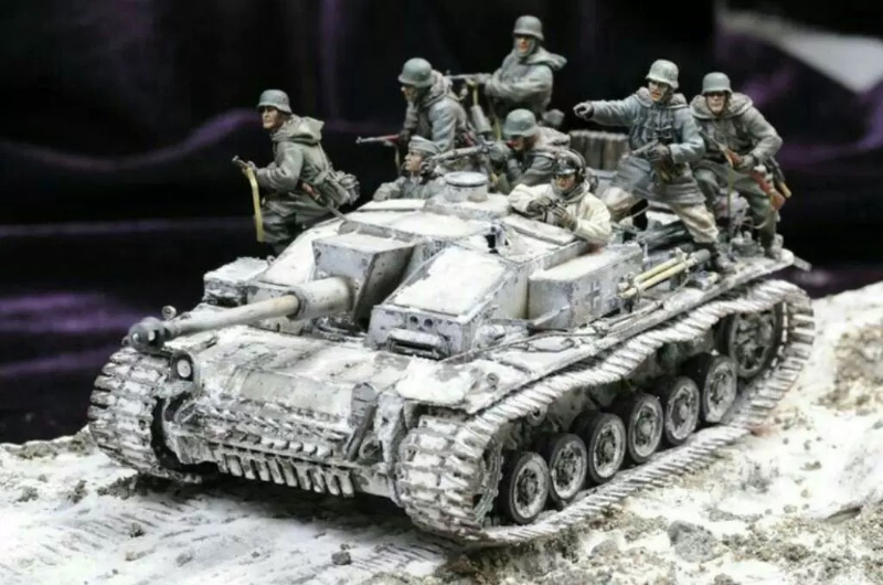 Масштаб 1/35, литая под давлен – обзор и цена Model Kit Reshiram